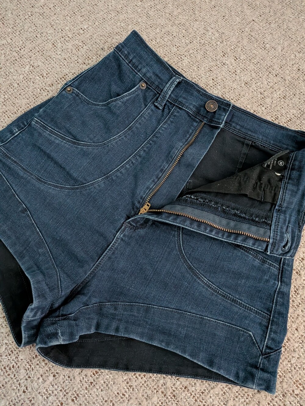 Vintage High-Rise Denim Shorts - Picture 3 of 8